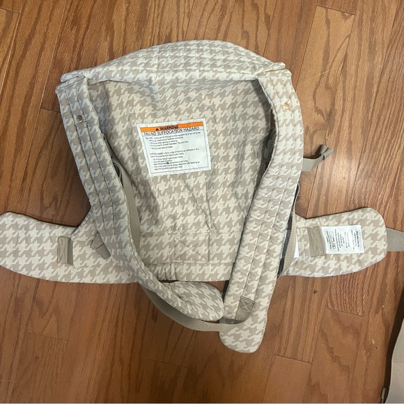 Mabe The Monarch Carrier in beige houndstooth - Picture 5 of 5